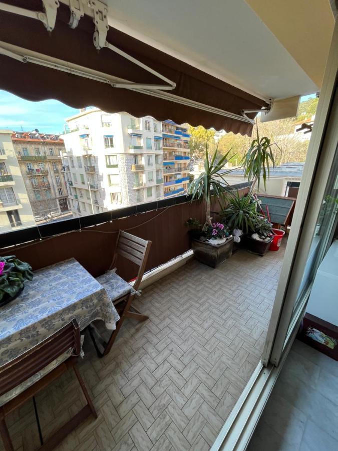 Chambre Privee Avec Terrasse Au Port De 尼斯 外观 照片